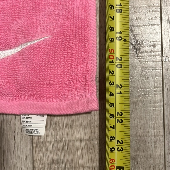Nike Gift Set- Butterfly Sandals & Towel - Picture 16 of 16